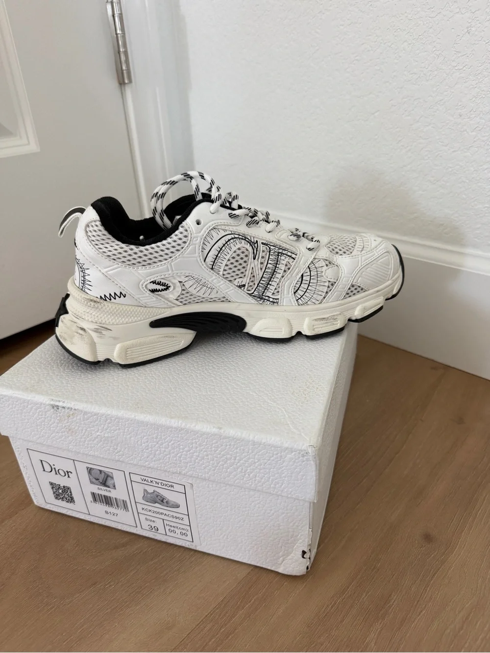 White and Black Chunky Athletic Sneakers size 39